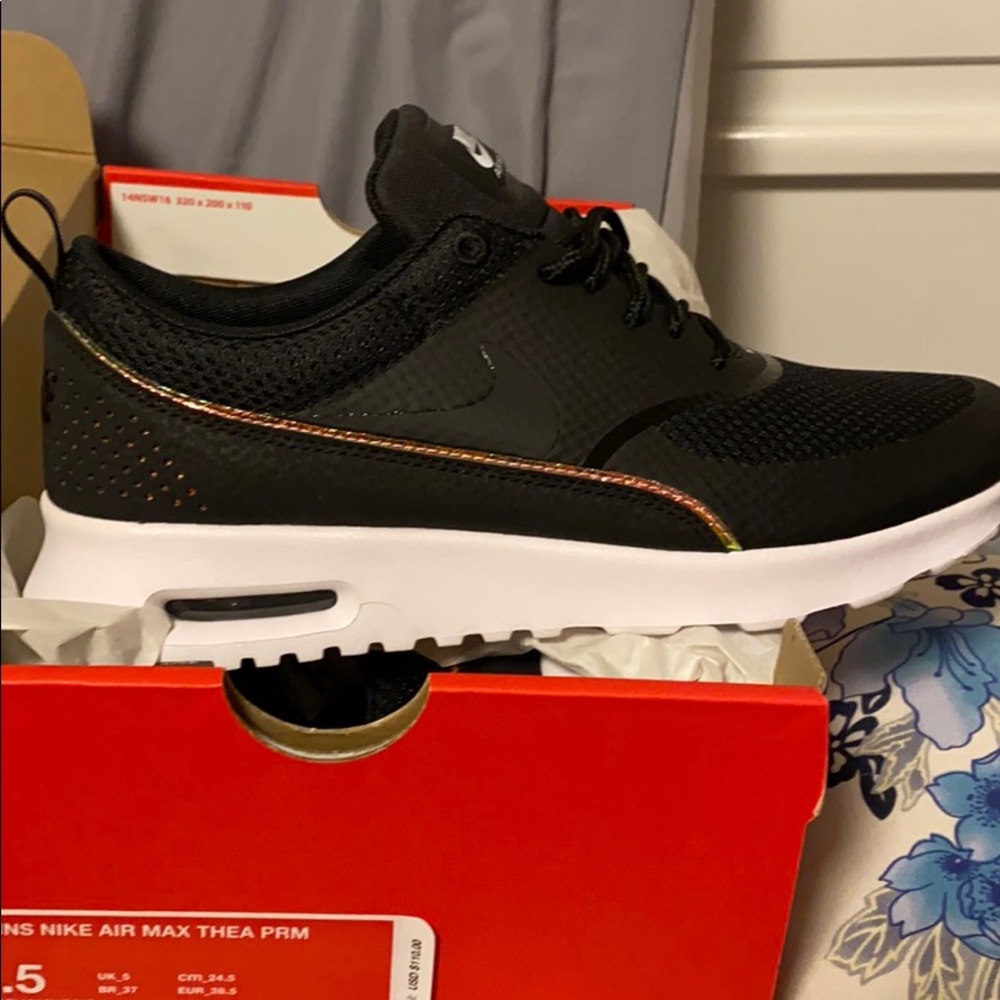 Women’s Nike Thea Air Max PRM 7.5